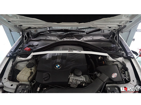 Ultra Racing Front Upper Strut Bar 2-Point - 14+ BMW F22 (M235i) 3.0T (2WD) Coupe / 15+ BMW F30 (330e) 3.0 LCI (2WD) Facelift / 14+ BMW F32 (430i435i) 2.0TT/2.8TT/3.0TT (2WD) / 15+ BMW F87 (M2) 3.0TT (2WD)