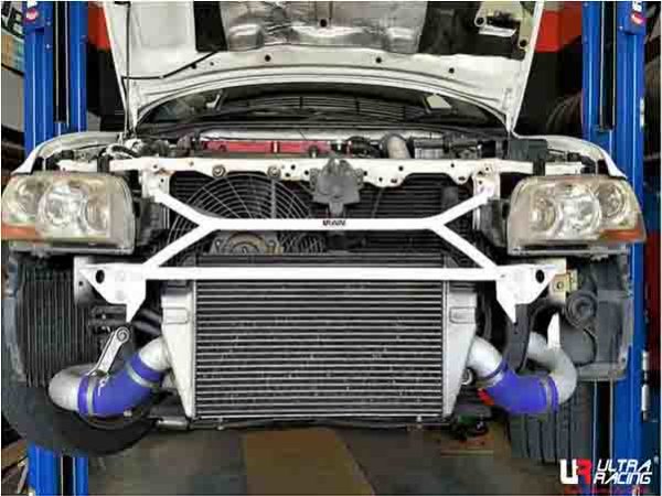 Ultra Racing Rahmen-/Torsionstrebe vorn - 01-03 Mitsubishi Lancer Evo VII (CT9A) 2.0T (4WD)