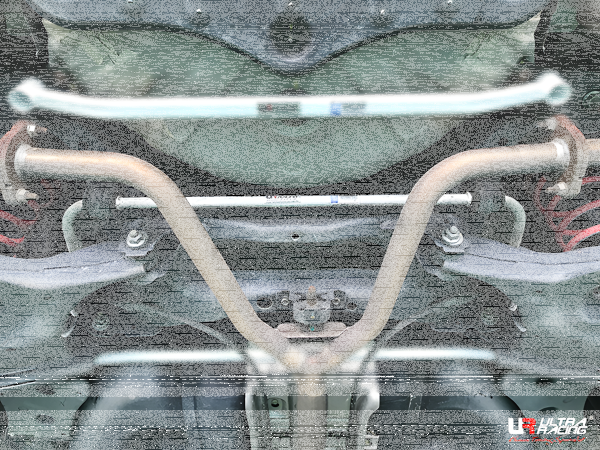 Ultra Racing Rear Sway Bar 18 mm - 13+ Nissan Altima (L33) 2.0/.2.5 (2WD)