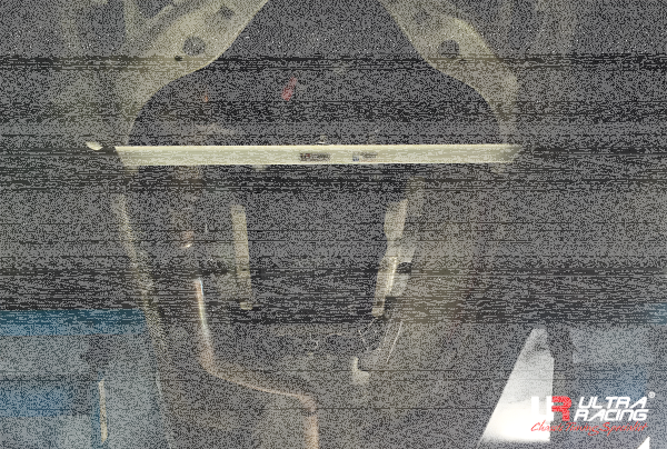 Ultra Racing Strebe vorn unten 2-Punkt - 10-17 BMW F10 (528i) 3.0 (2WD)