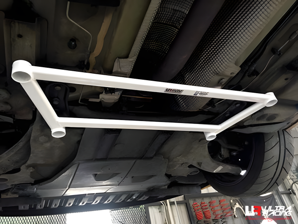 Ultra Racing Front Lower Bar 4-Point - 12-13 Renault Megane 3 Sport RS 265 2.0T (2WD)