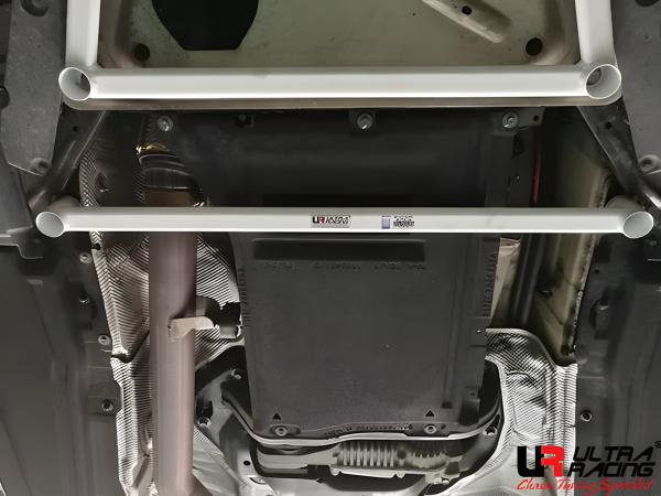 Ultra Racing mittlere Unterbodenstrebe 2-Punkt - 13-18 BMW F15 (X5) 2.5(D)/3.0(D)/3.5/XDrive40e (4WD) / 15+ BMW F16 (X6) 3.0TT (4WD)