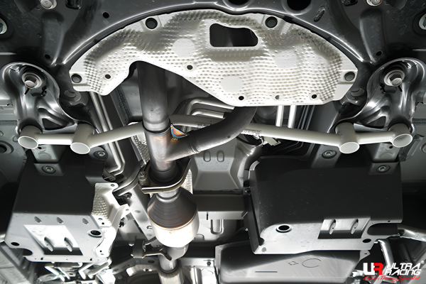 Ultra Racing mittlere Unterbodenstrebe 4-Punkt - 15-17 Toyota Alphard (AH30) 3.5 V6 (2WD/4WD) / 15-17 Toyota VellFire (AH30) 3.5 V6 (2WD/4WD)