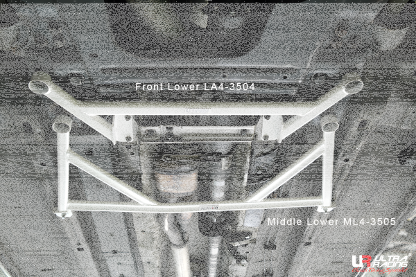 Ultra Racing mittlere Unterbodenstrebe 4-Punkt - 05-10 Alfa Romeo 159 3.2 V6 JTS Q4 (4WD)