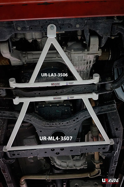 Ultra Racing Middle Lower Bar 4-Point - 14+ Nissan Navara (D23) 2.5 (4WD)