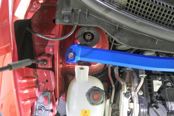 Hardrace Strut Bar - 16+ Nissan Kicks P15