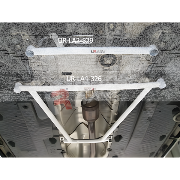 Ultra Racing Strebe vorn unten 2-Punkt - 03-08 VW Golf 5 GTI 2.0 TSI (2WD)