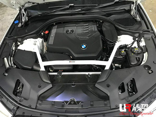 Ultra Racing Domstrebe vorn oben 4-Punkt - 17+ BMW G30 (520D/530I) 2.0D/T (2WD/4WD) / 16-19 BMW G11 (730i) 2.0T (2WD)
