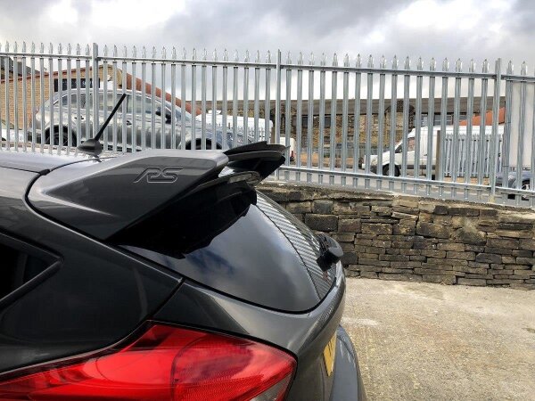 Maxton Design Spoiler Cap V.2 black gloss - Ford Focus RS MK3