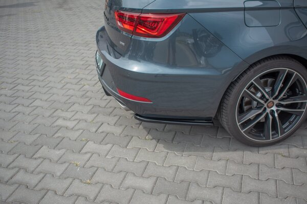 Maxton Design Rear extension Flaps diffuser V.1 black gloss - Seat Leon Cupra MK3 FL Sportstourer