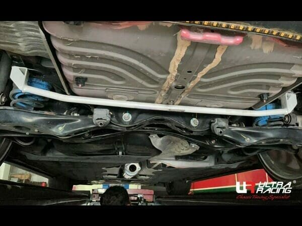 Ultra Racing Rear Lower Bar 2-Point - 16-21 Honda Civic (FK) 1.5T