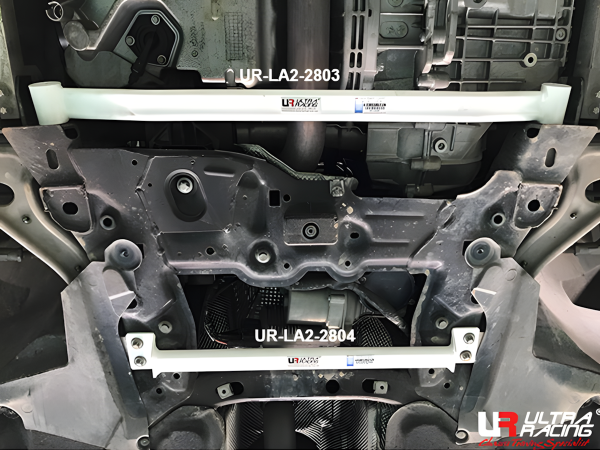 Ultra Racing Strebe vorn unten 2-Punkt - 15-19 Infiniti Q30 1.6T (2WD) / 13-19 Mercedes C117 CLA 180/250 1.6T/2.0T (2WD) / 13-18 Mercedes W176 A45/A200/A250 1.6T/2.0T (2WD/4WD) / 12+ Mercedes W246 B200 1.6T (2WD) / 14+ Mercedes X156 GLA 200/250 1.6T/2.0T