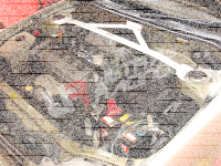 Ultra Racing Domstrebe vorn oben 3-Punkt - 91-02 Toyota Corolla (AE101/111) 1.6 (2WD) (Sedan mit EFI Motor)